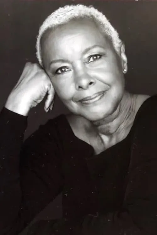 Kathy Imrie interpretando a Nym