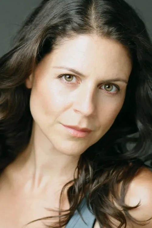 Katie Kreisler interpretando a Suzanne Cutrera