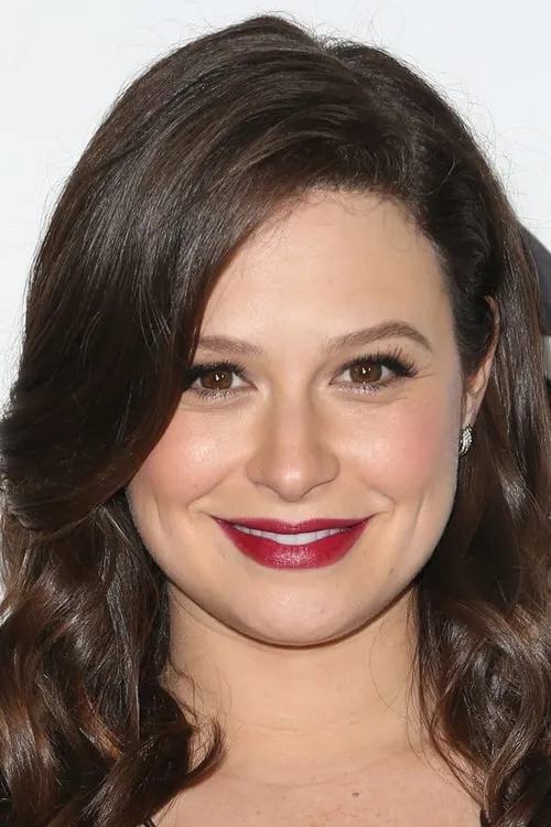 Katie Lowes interpretando a Connie