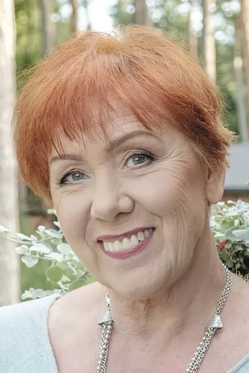 Katrin Karisma interpretando a Kadri