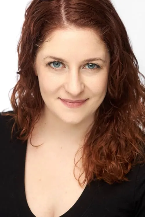 Katy Grant interpretando a Joan