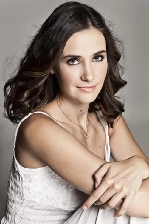 Kátya Tompos interpretando a Vivi