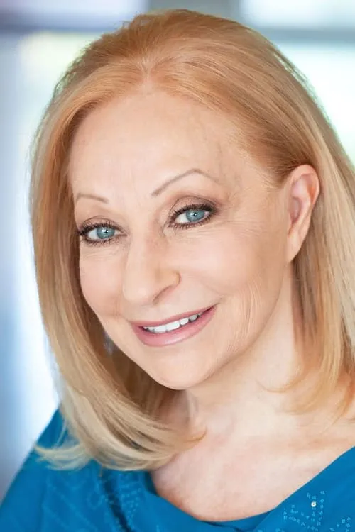 Kay Salem interpretando a St. Stefan's Receptionist