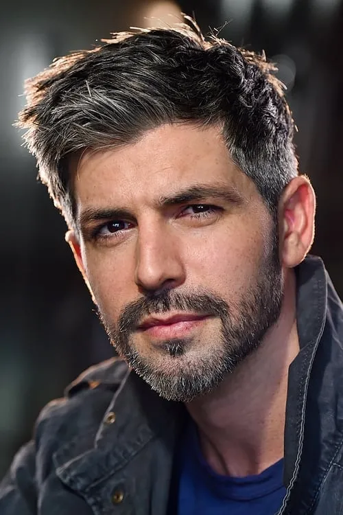 McKenzie Kelly ha trabajado con Kayvon Esmaili en 1 ocasiones