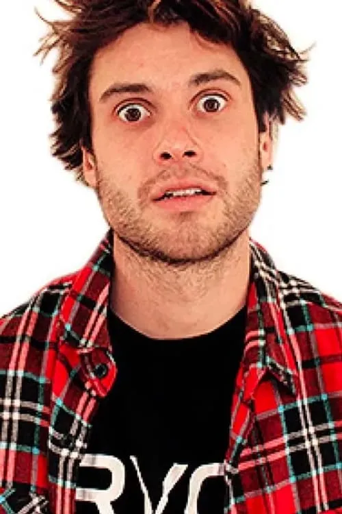 Keegan Sauder interpretando a Self / Agent R-427