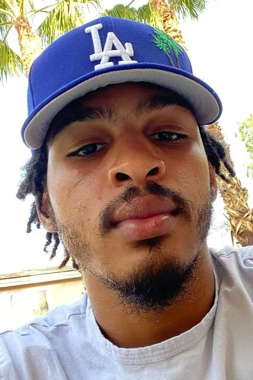 Keith Lee interpretando a Himself