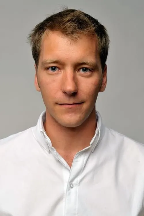 Kel O'Neill interpretando a Sean Mitchell