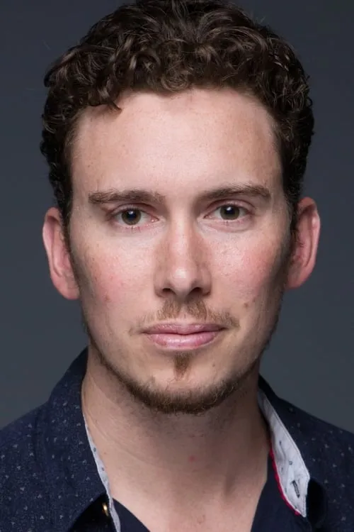 Kellen Boyle interpretando a Funeral Guest #1