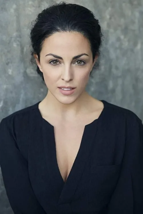 Kellie Blaise interpretando a Sarah Morgan