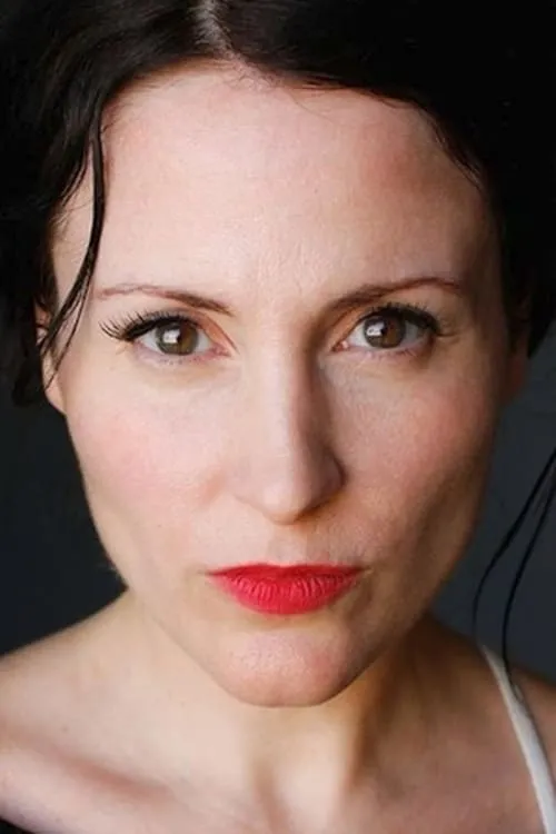 Kelly De Martino interpretando a Carla