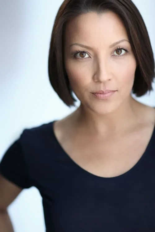 Kelly Konno interpretando a Doc Brown