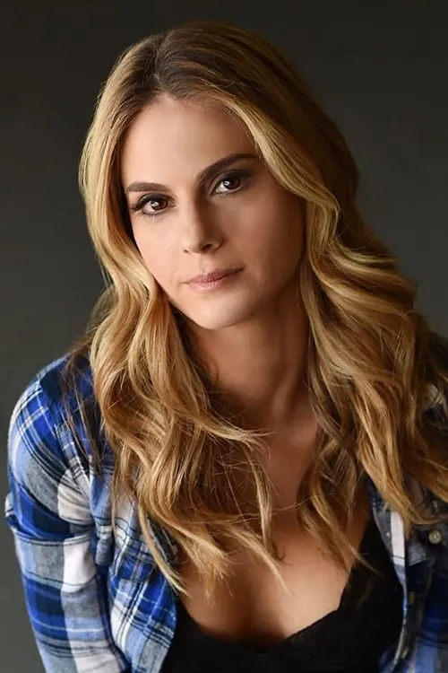 Kelly Kruger interpretando a Tasha