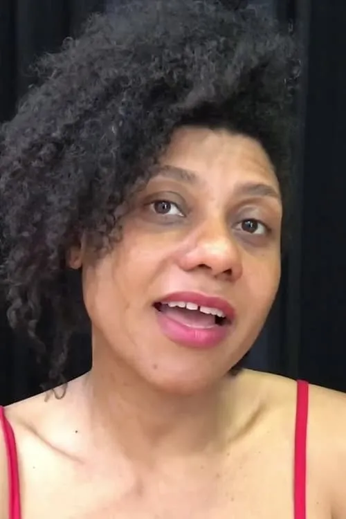 Kelly Lua interpretando a Flor