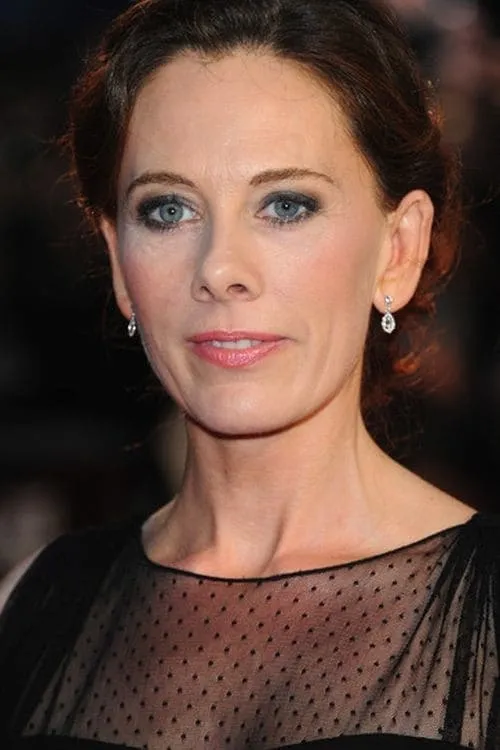 Kelly Marcel interpretando a Sarah