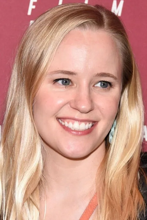 Kelly O'Sullivan interpretando a Bella