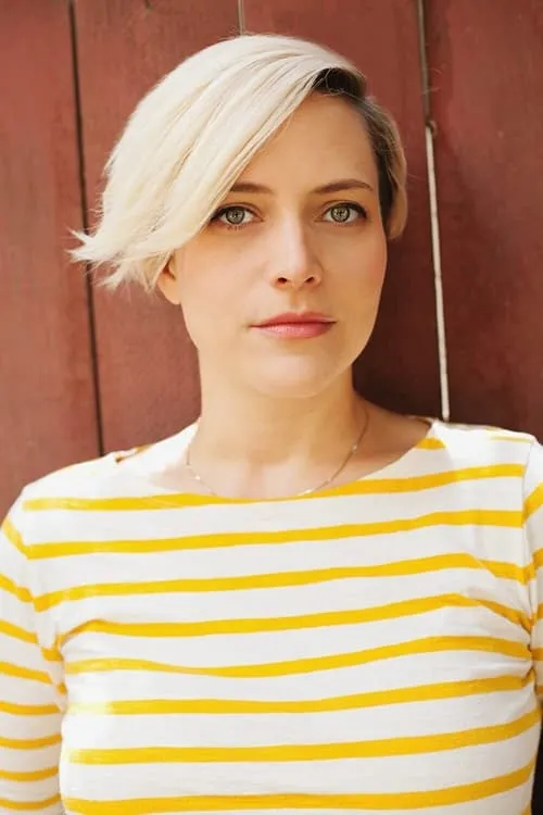 Lisa Gilroy ha trabajado con Kelly Q.E. Hudson en 1 ocasiones