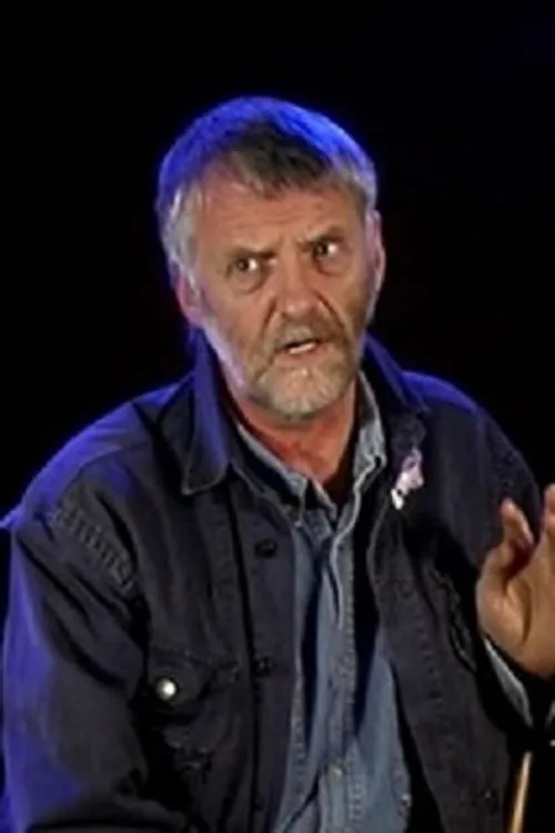 Ken Grieve interpretando a