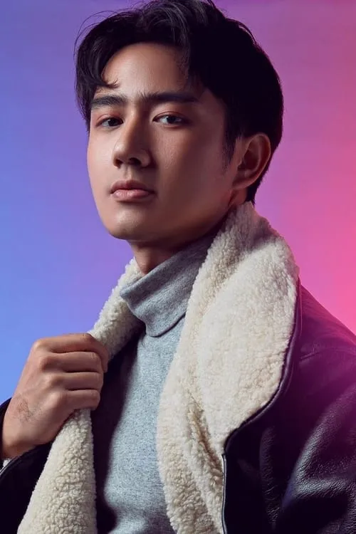 Kenny Austin interpretando a Afuk