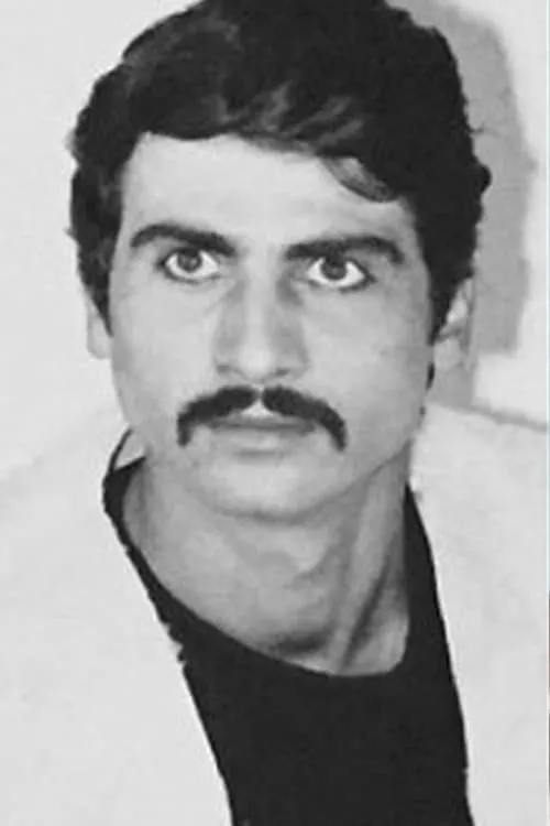 Kerem Mertoğlu interpretando a Ahmet