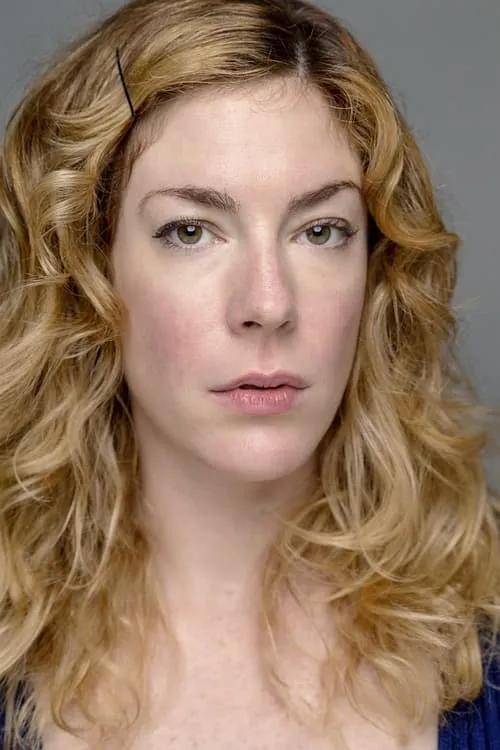 Kerry Lacy interpretando a