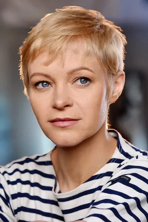 Kestrel Leah interpretando a Andromeda