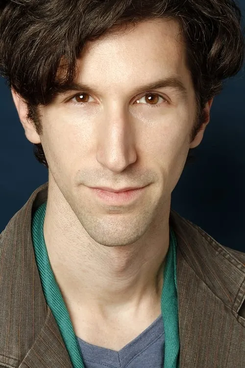 Kevin Allen interpretando a PC Farmer