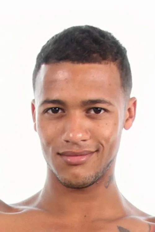 Kevin Blaise interpretando a