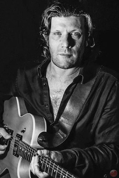 Karendip Phull ha trabajado con Kevin Oliver Jones en 1 ocasiones