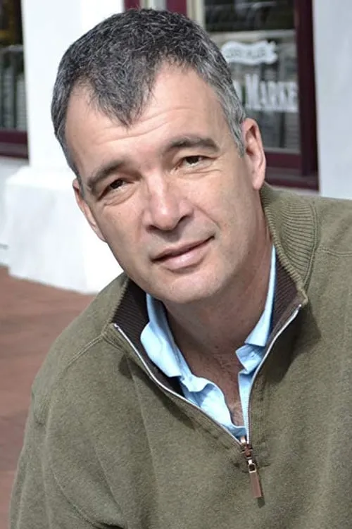 Kevin Ruf interpretando a Ernie