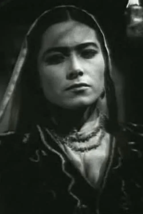 Khaila Ganiyeva interpretando a Yulduz