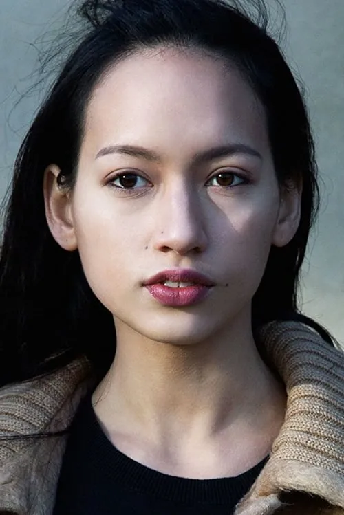 Khaleila Hisham interpretando a