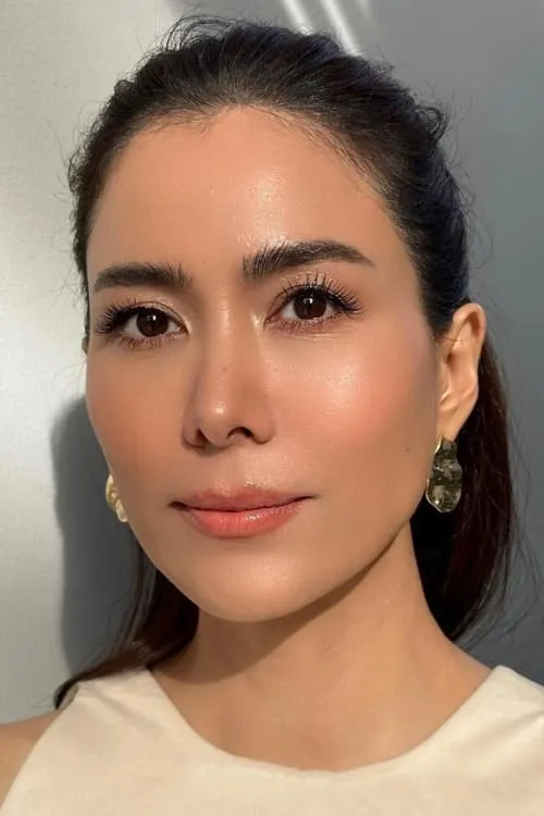 Khemapsorn Sirisukha interpretando a Woman