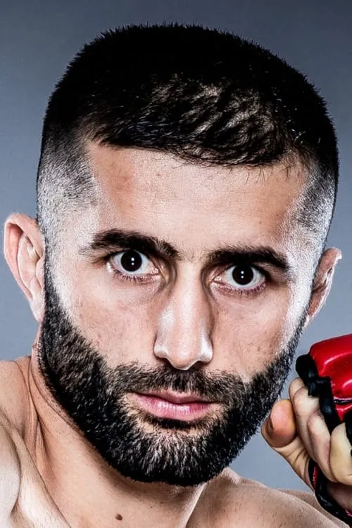 Dylan Tuke ha trabajado con Khurshed Kakhorov en 1 ocasiones