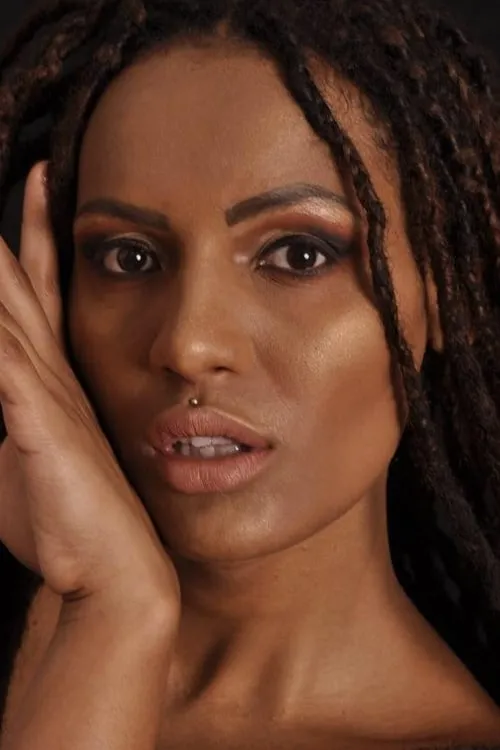 Kiara Felippe interpretando a Patricinha