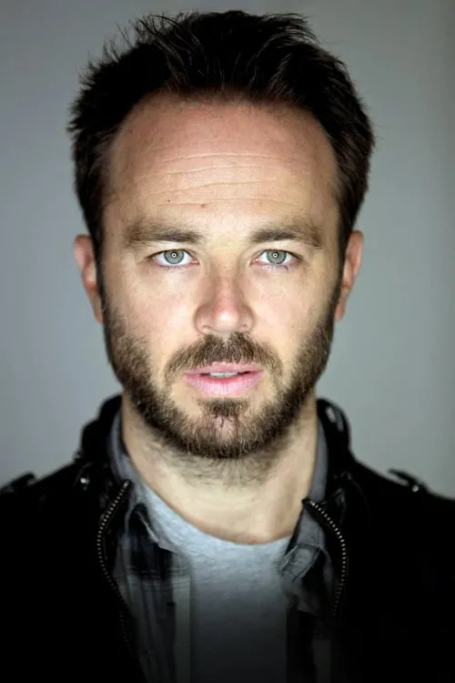 Kick Gurry interpretando a Frankie