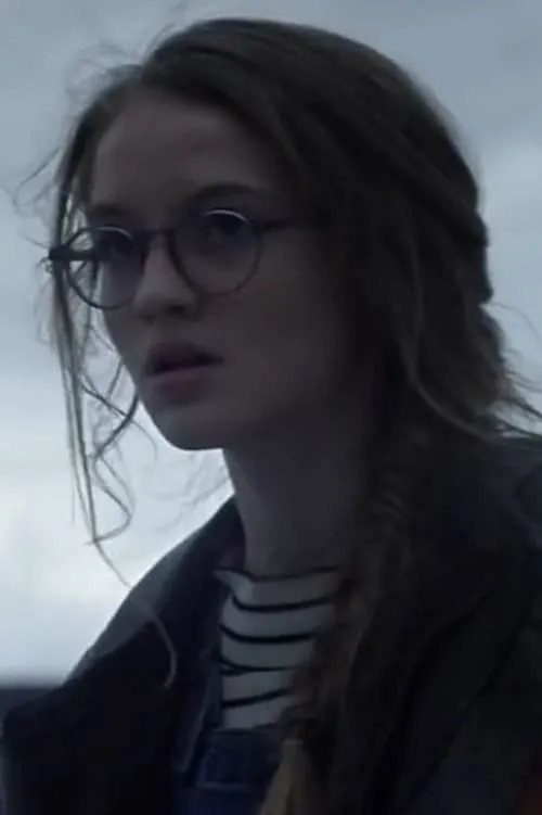 Kim Lockhart interpretando a Camille