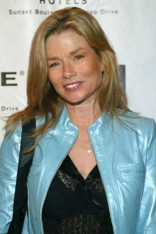 Kimber Sissons interpretando a Donna Traveller