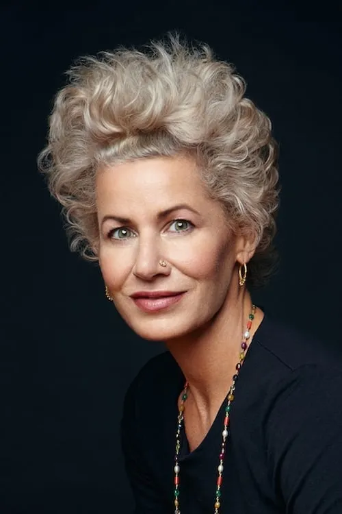 Kimberly Flynn interpretando a Cyd