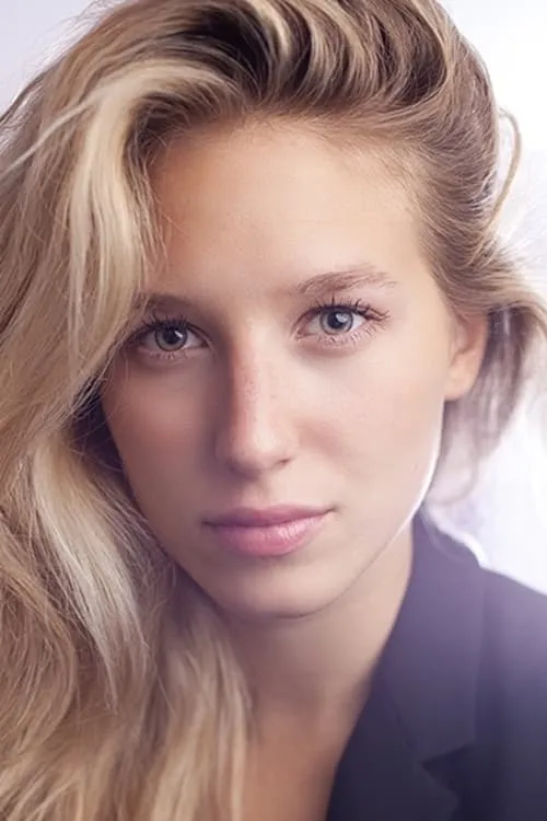 Kimberly Zakine interpretando a La copine du dîner