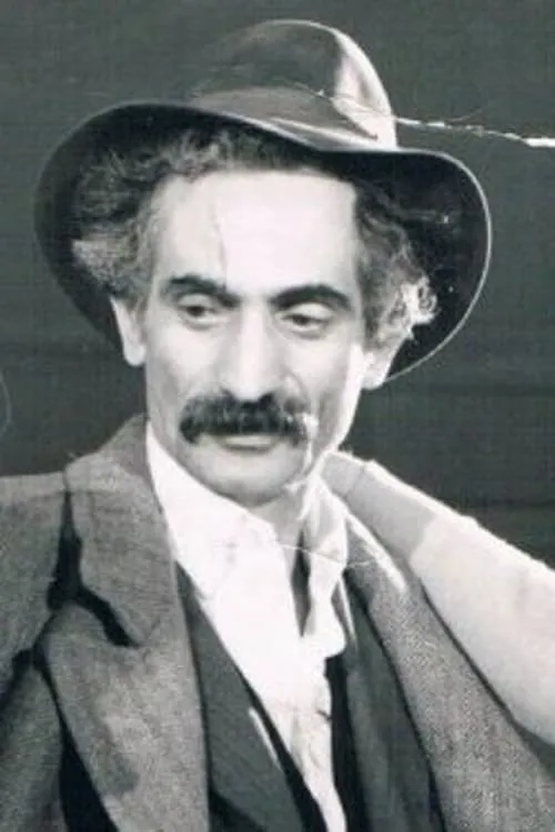 Javad Razavian ha trabajado con Kioomars Malek Motiee en 1 ocasiones