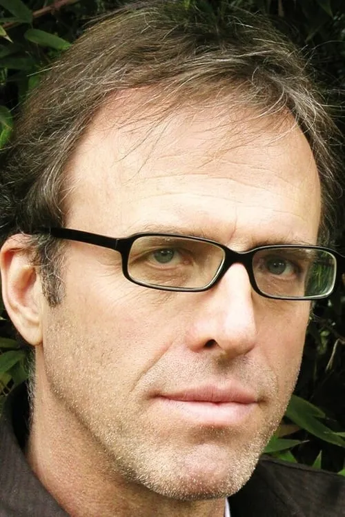 Kirby Dick interpretando a Interviewer