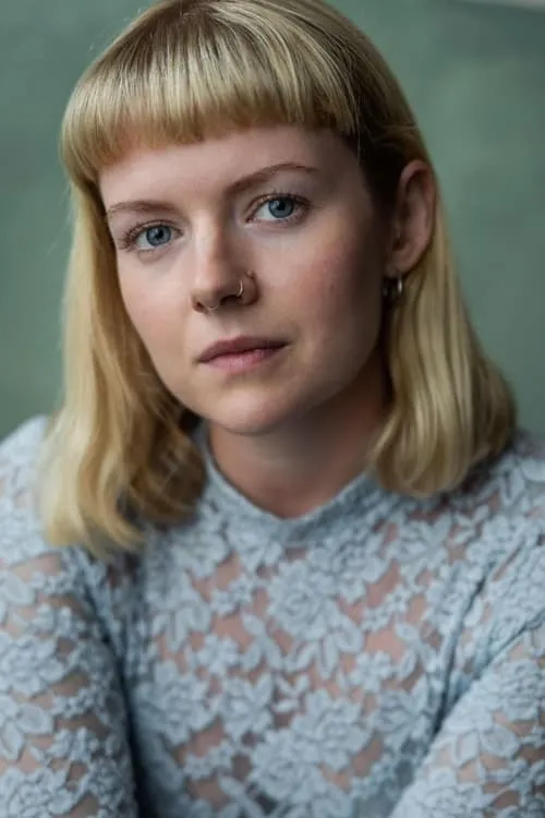 Kitty Douglas interpretando a Liz