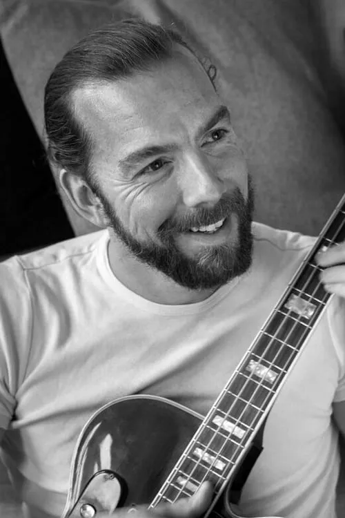 Klas Åhlund interpretando a Self