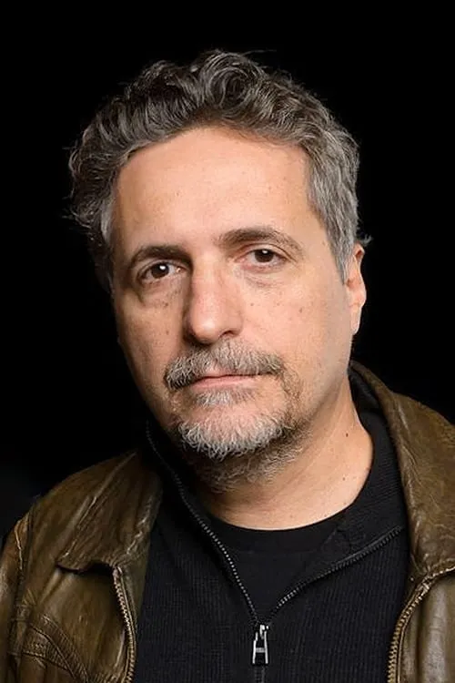 Kleber Mendonça Filho interpretando a Self