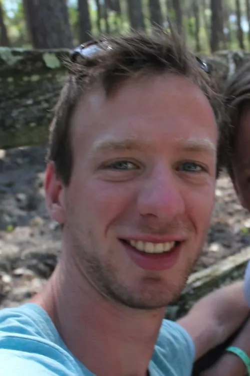 Koen van der Donk interpretando a Hielke Klinkhamer