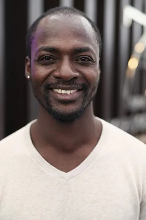 Koudous Seihon interpretando a Ikendu