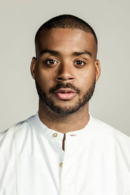 Kris Bowers interpretando a Self