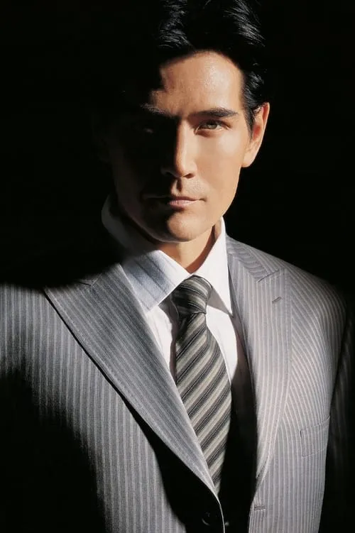 Kris Phillips interpretando a Self