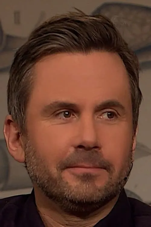 Kristian Ødegård — personaje: Olav Johnsen / Host