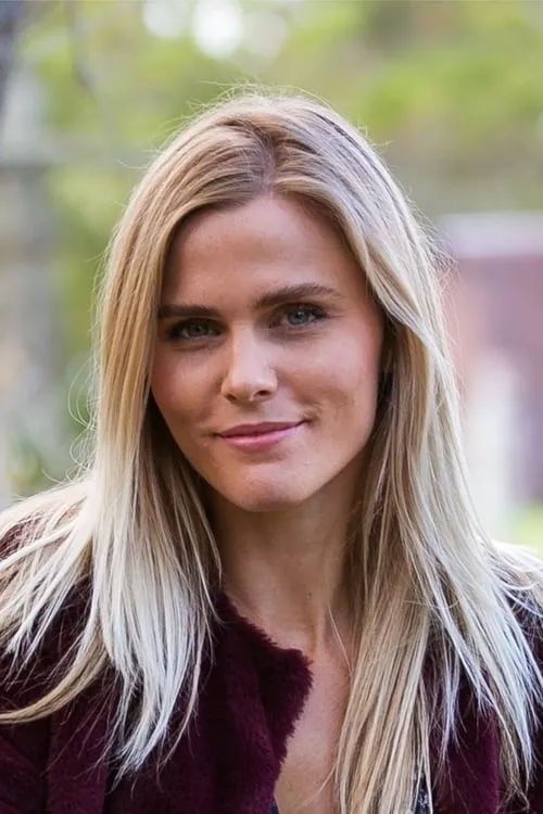 Kristy Wordsworth interpretando a Young Professional Woman